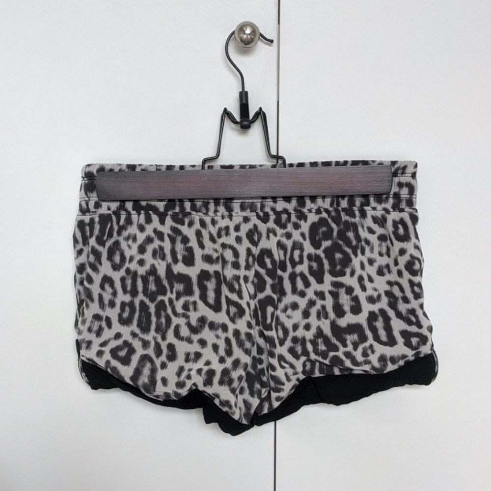Leopard Print Short - Picture 2 of 4